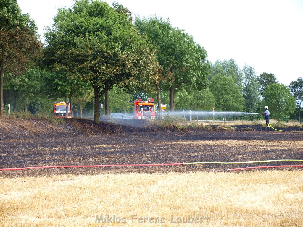 Bodenfeuer ausgeloest durch Strohballenpresse Koeln Holweide Colonia Allee P57.JPG